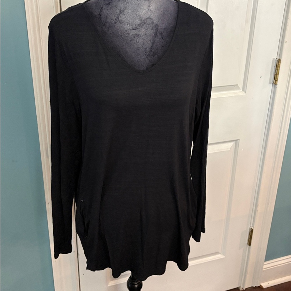 Dana Buchman Elegant Black V-Neck Long Sleeve Tunic Top